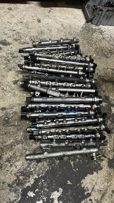 Bmw Çıkma Rail Kütüğü/Enjektör Gövdesi E65 E66 2004 95001029 - F00R001029 Camorail/Reil Borusu