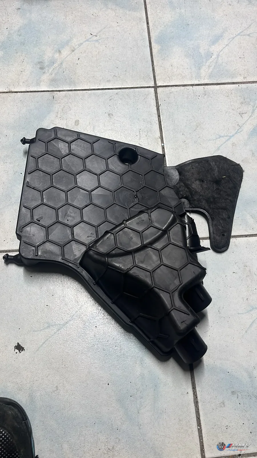 BMW F10 - Hava Filtre Kutusu Kapağı 0103102