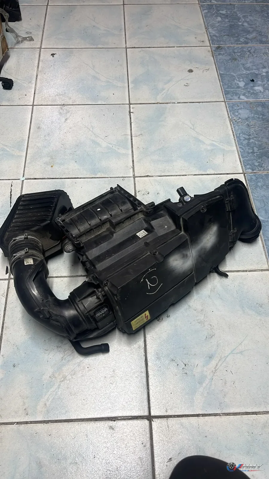 BMW Orijinal Çıkma Hava Filtre Kutusu 0900901