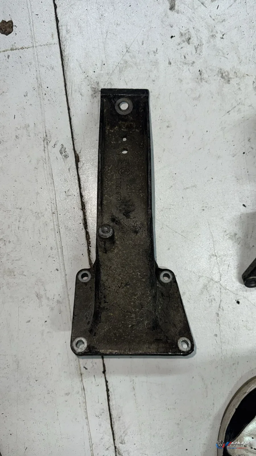 BMW Orijinal Çıkma 5 Serisi E39 - M52 M54 Bağlantı Parçası/Motor Kulağı Sol 22111092973, 22111092973, 1092973, B22111092973