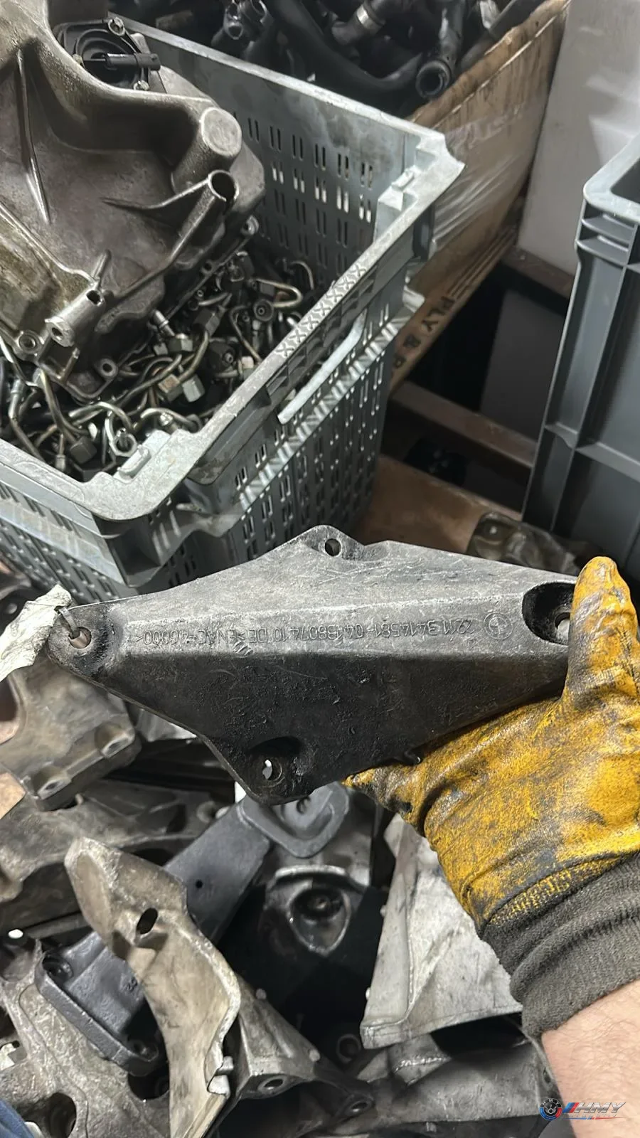 BMW Orijinal Çıkma X3 E83 - Bağlantı Parçası/Motor Kulağı +Lcı 22113414581