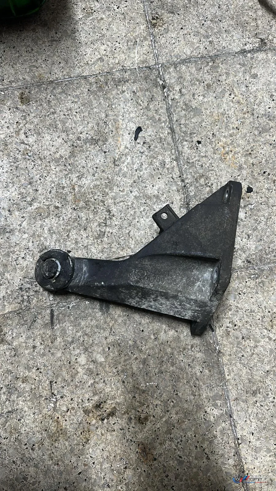 BMW Orijinal Çıkma 3 Serisi E46 - Bağlantı Parçası/Motor Kulağı 22116750108