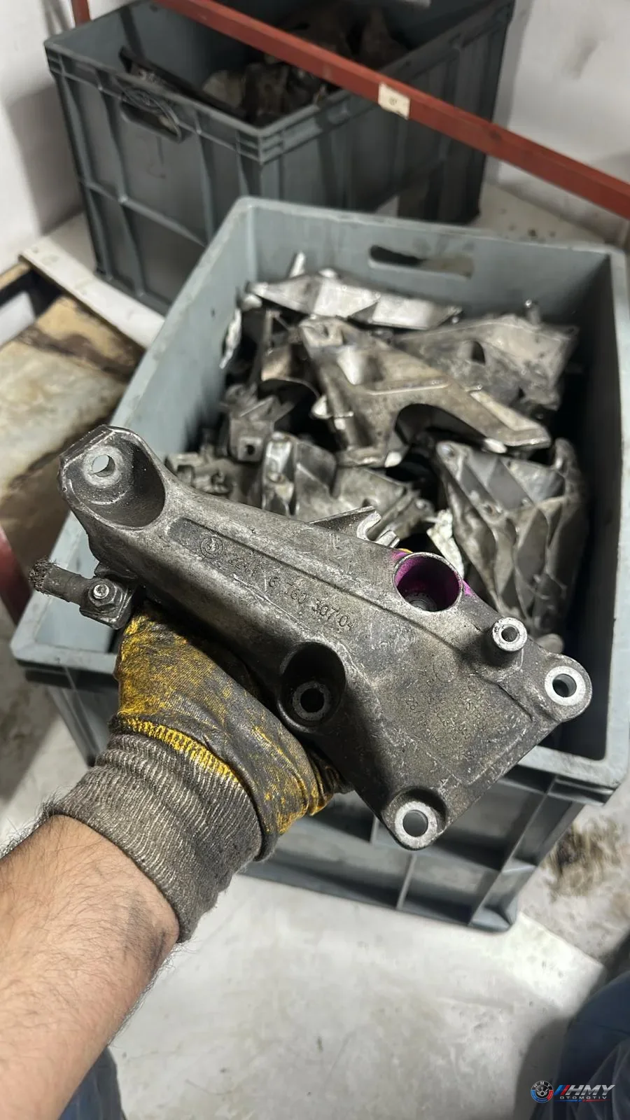 BMW Orijinal Çıkma E87 E90 E91 E93 - Bağlantı Parçası/Motor Kulağı 22116760307