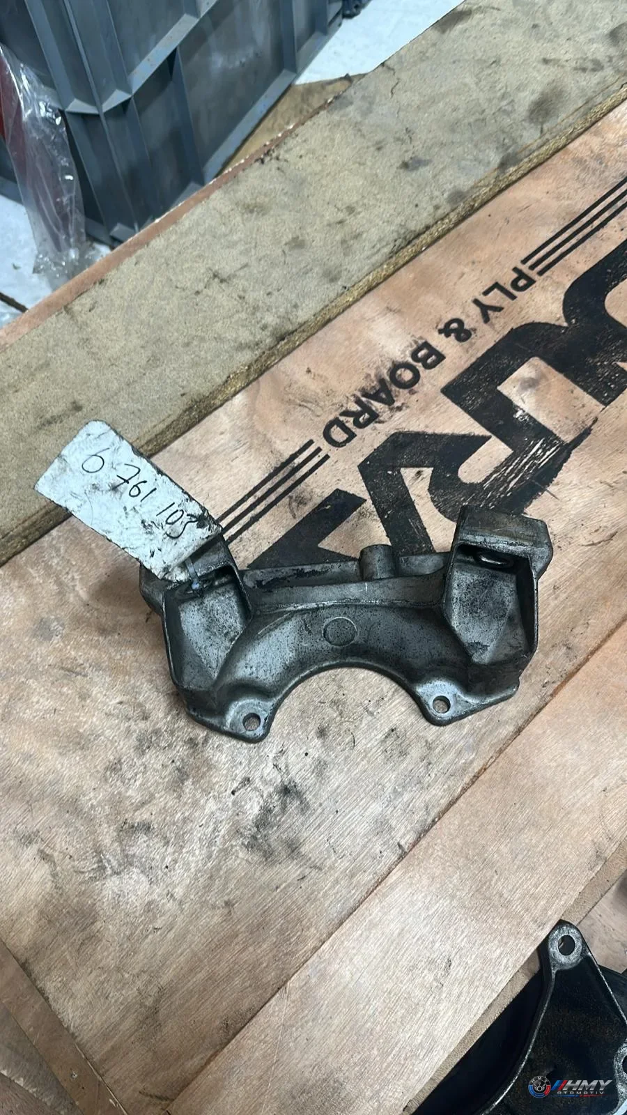 BMW Orijinal Çıkma E60 E61 E63 E64 - Bağlantı Parçası/Motor Kulağı 22316761103