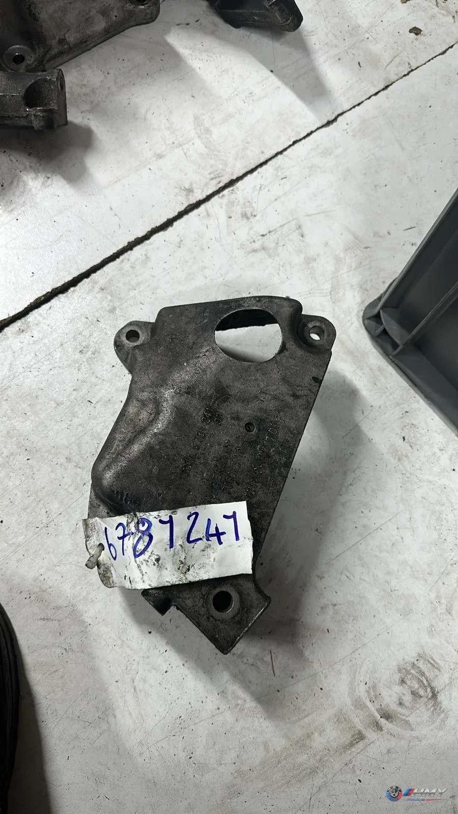 BMW Orijinal Çıkma 5 Serisi F07 F10 F11 - Bağlantı Parçası/Motor Kulağı 22116781241