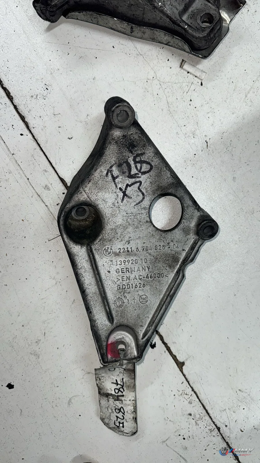 BMW Orijinal Çıkma F20 F25 F30 F31 F32 - Bağlantı Parçası/Motor Kulağı X3 22116784825