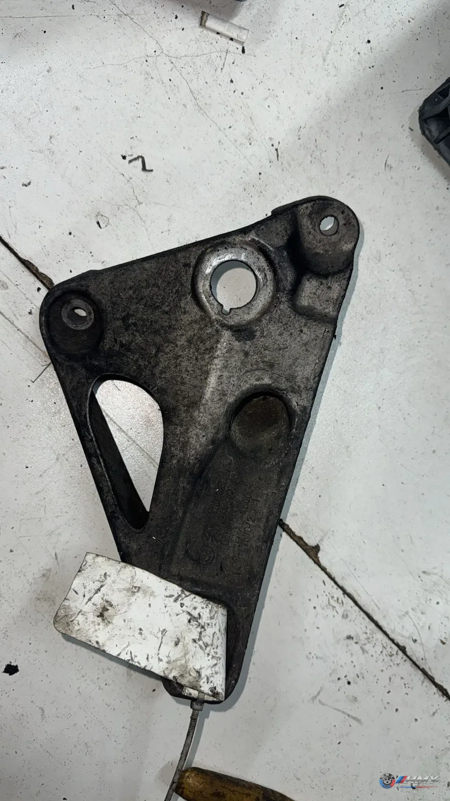 BMW Orijinal Çıkma F25 F26 F30 F31 F32 F33 - Bağlantı Parçası/Motor Kulağı X3 X4 22116784829