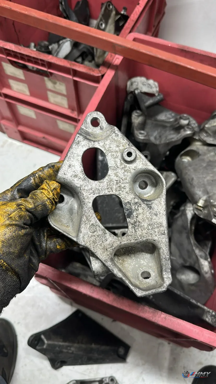 BMW Orijinal Çıkma F20 F21 F22 F23 F30 F31 - Bağlantı Parçası/Motor Kulağı 22116859415