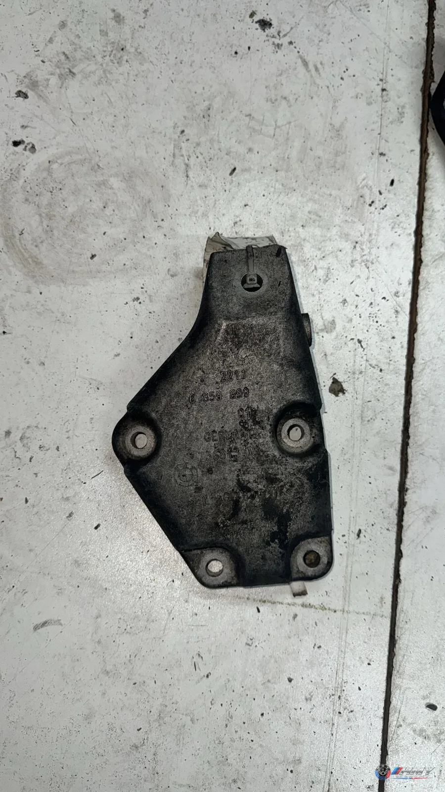 BMW Orijinal Çıkma 5 Serisi F10 F11 - Bağlantı Parçası/Motor Kulağı LCI LCI 22116859899
