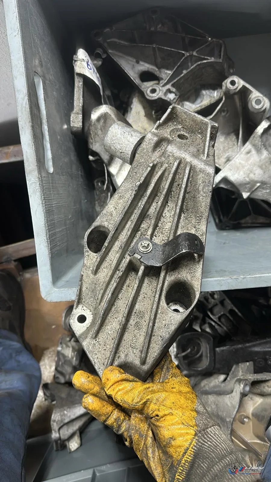 BMW Orijinal Çıkma G01 G02 G05 G06 G07 G11 - B57 S58 Sol Şanzıman Kulağı 22116861559