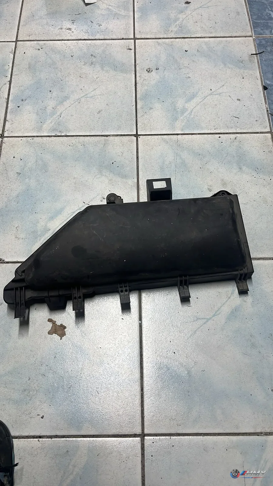 BMW Orijinal Çıkma E60 E61 E63 E64 - M47 M54 M57 N43 N46 N47 N52 N53 N62 S85 Sağ Kapak Filtre Kutusu 64316950936