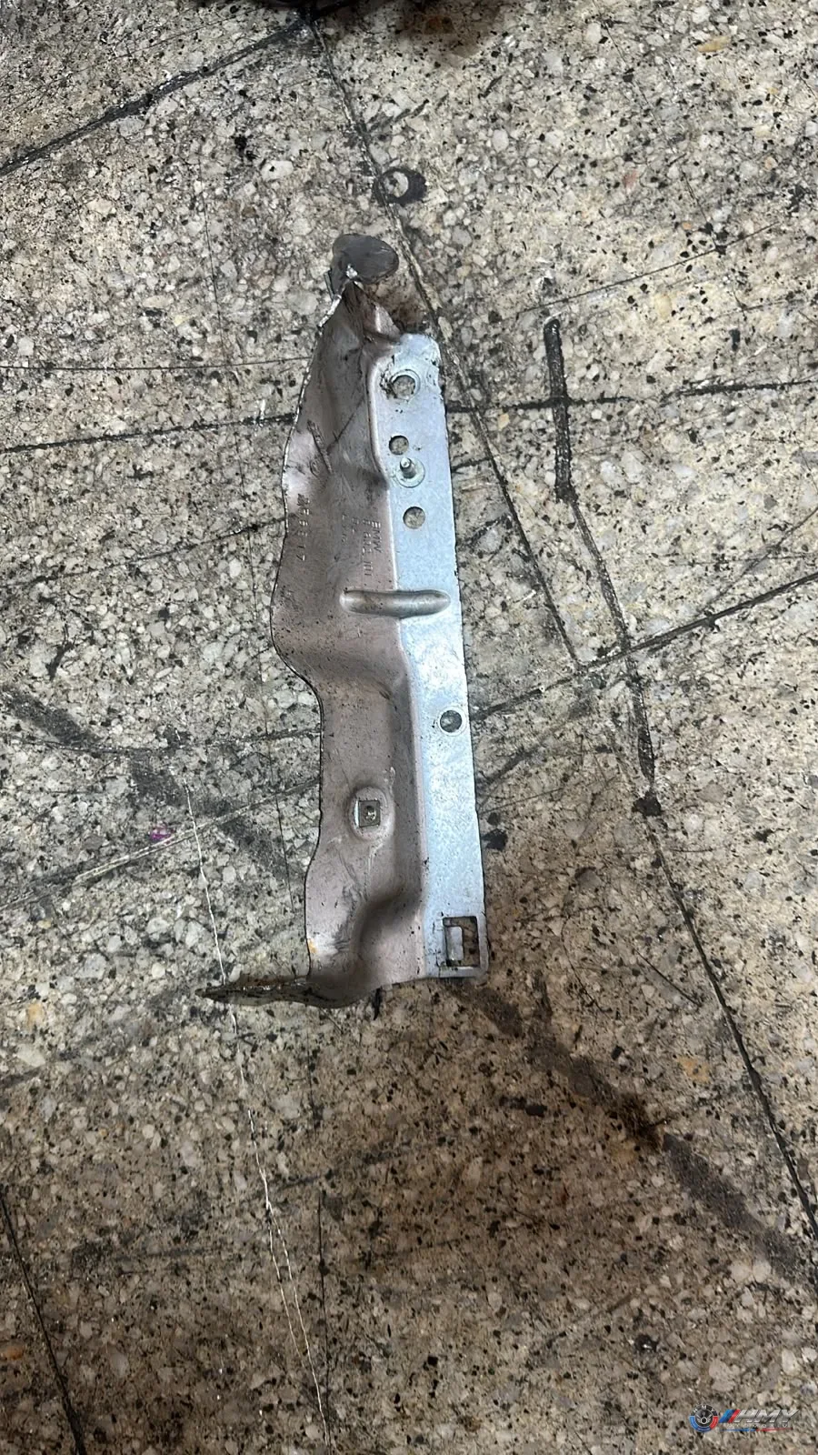 BMW Orijinal Çıkma F39 F40 F44 F45 F46 F48 - B46 B48 Far Destek Braketi 11658632101