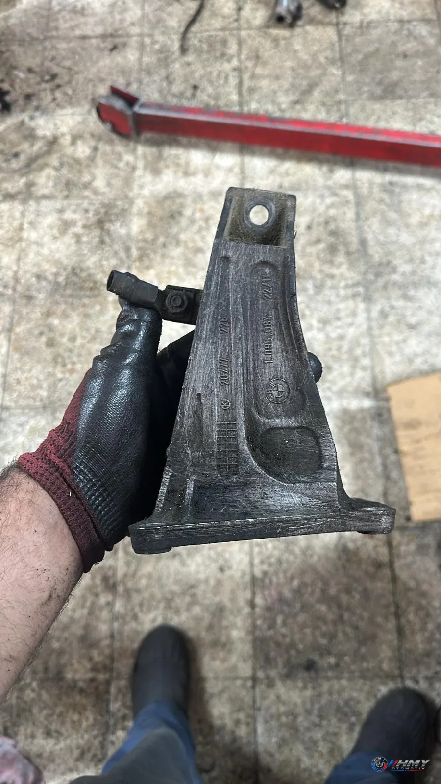 BMW Orijinal Çıkma 3 Serisi E46 - Bağlantı Parçası/Motor Kulağı 22111095084