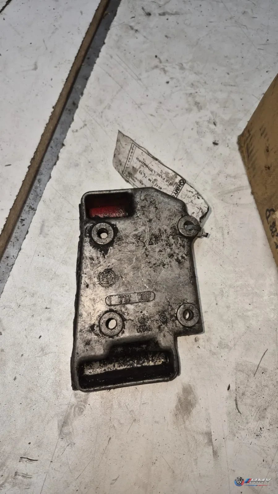 BMW Orijinal Çıkma E28 E30 E34 - Bağlantı Parçası/Motor Kulağı Sol 64521717007