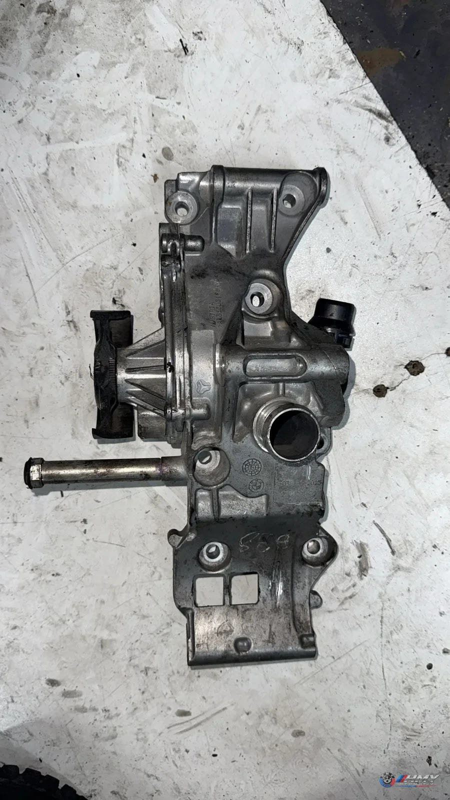 BMW Orijinal Çıkma Su Pompası 2394282