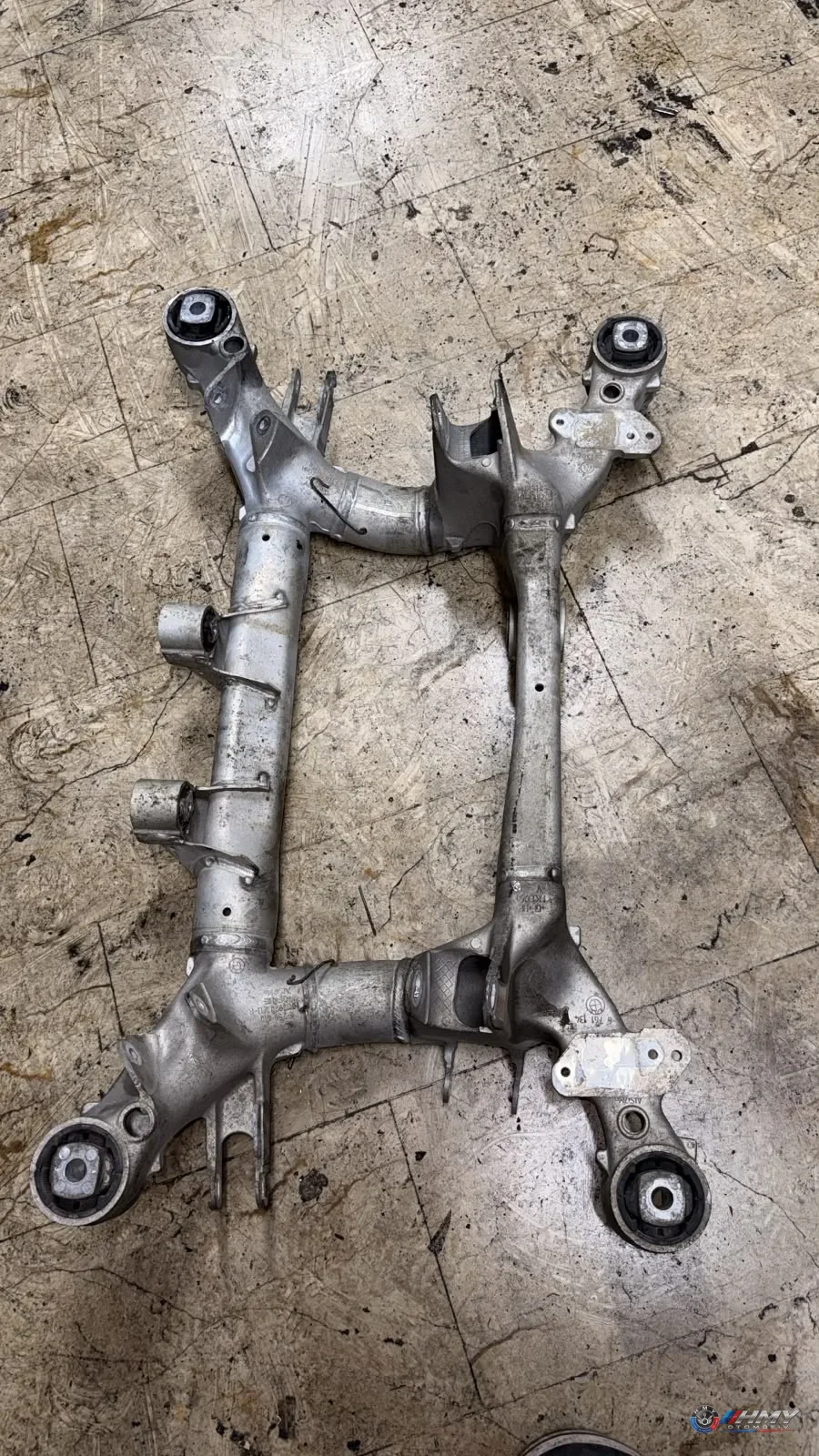 BMW Orijinal Çıkma Arka Aks Taşıyıcı Kızağı 8071903